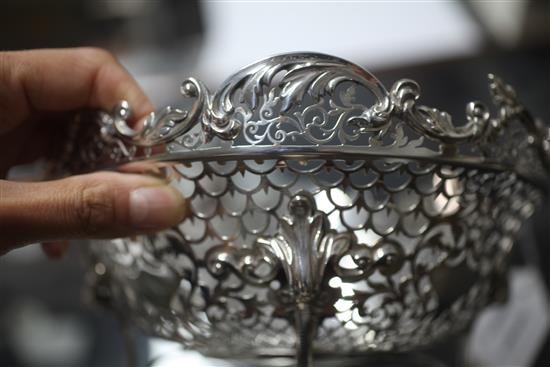 An Edwardian pierced silver bowl, by James Dixon & Sons, 19 oz.